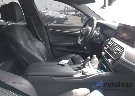 2023 BMW M550 I xDrive z USA, uszkodzony, nr VIN WBA13BK07PCM55728